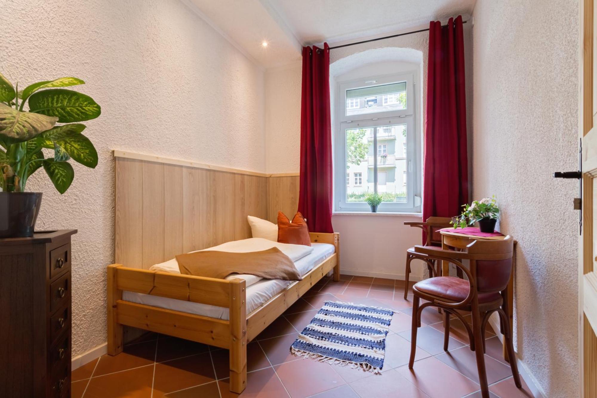 Homestay Gaestezimmer I Einzelzimmer Mit Gemeinschaftsbad Und Gemeinschaftskueche